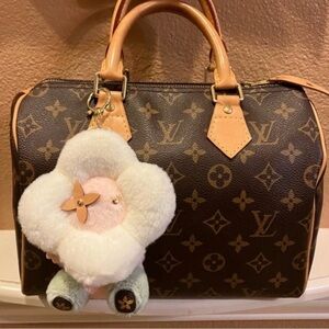 Plush Clover Teddy Bag Charm Keyring – Luxe Handbag Accessory – Super Cute!